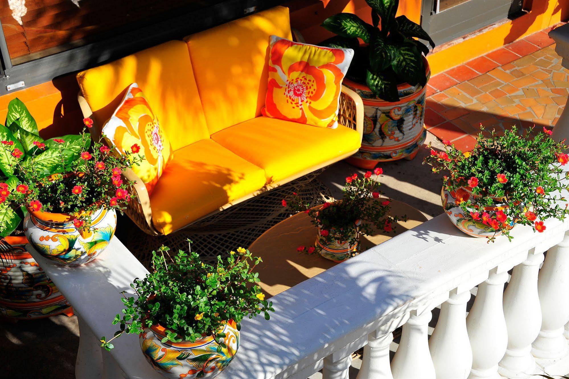 Blue Seas Courtyard Estalagem